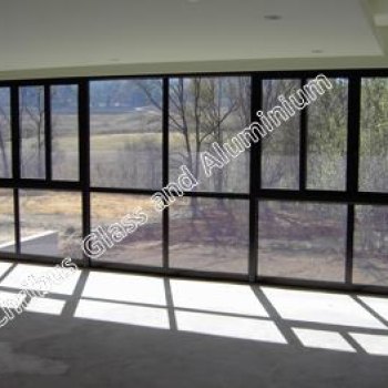Aluminium and glass installation by Chribus