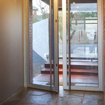 Aluminium and glass installation by Chribus