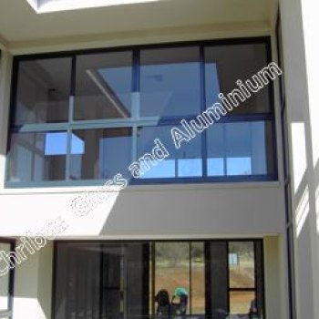 Aluminium and glass installation by Chribus